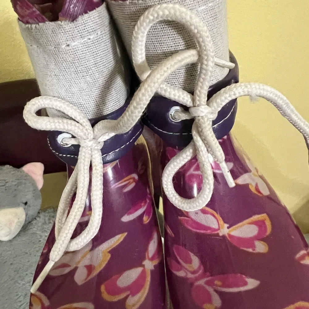 Shoes size 9